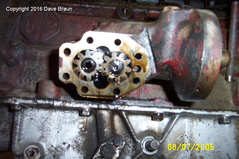 MGTD15470/Engine XPAG TD2 15613/Engine Teardown/oil pump cover off